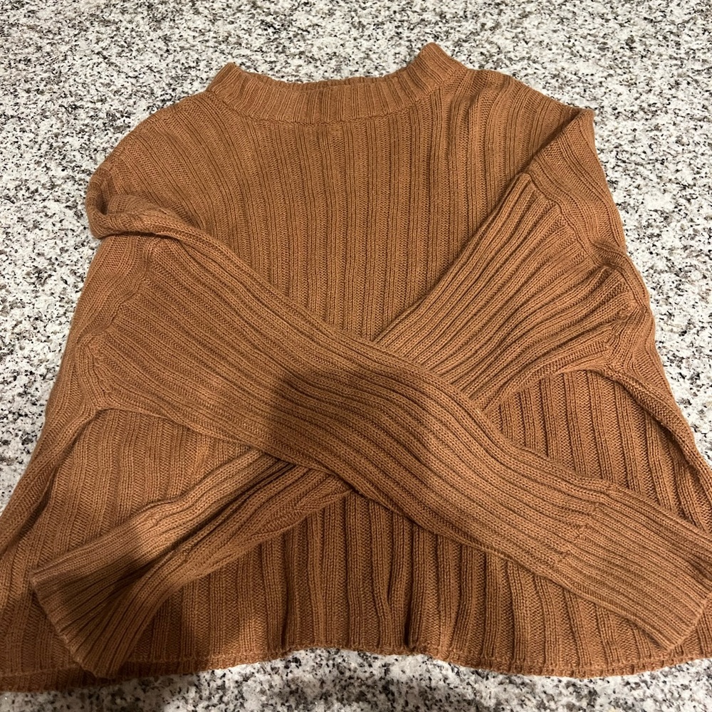 Slightly cropped. Size medium.